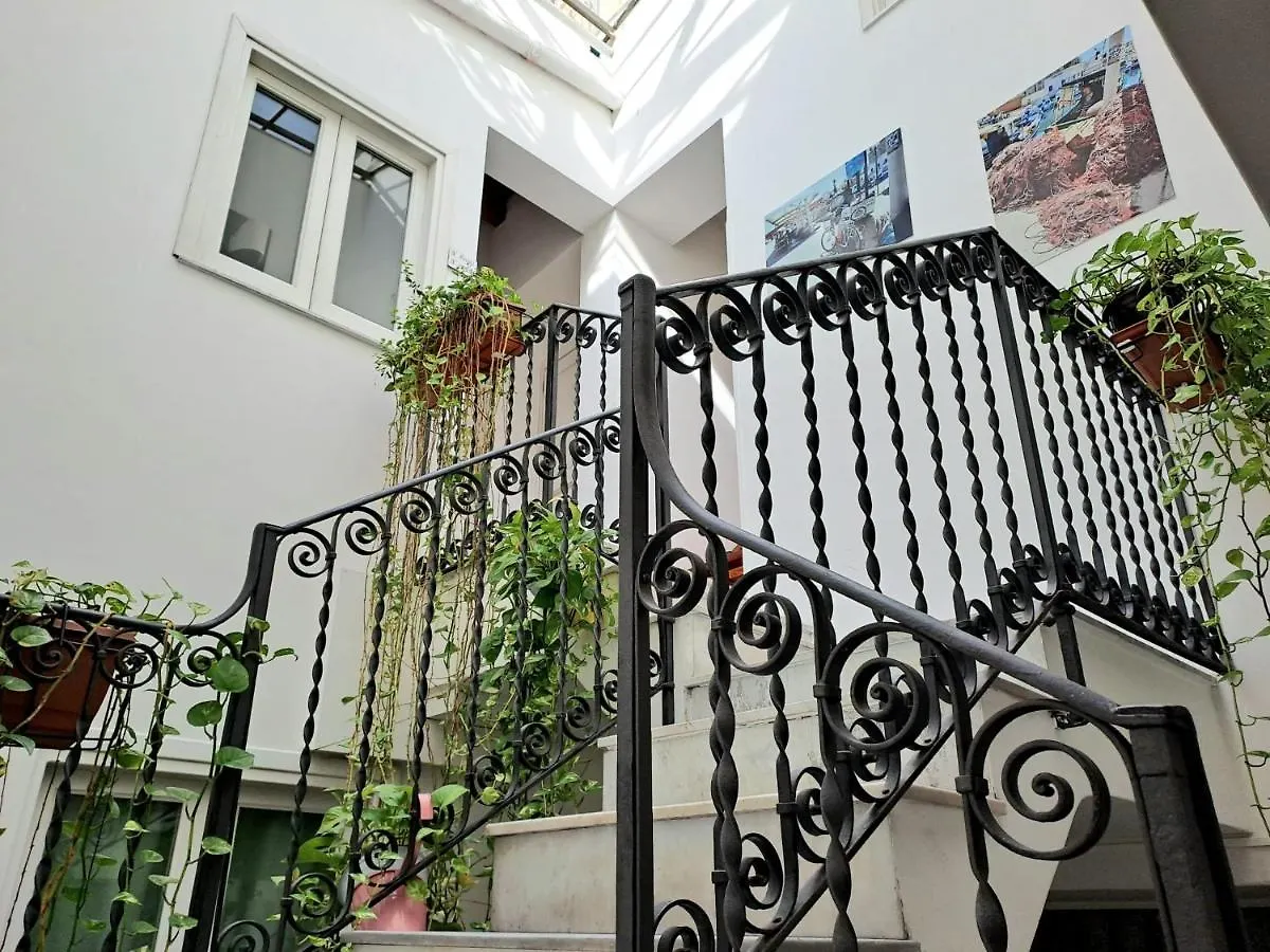 Ai Tintori Bed & Breakfast Palermo 3*,  Italy
